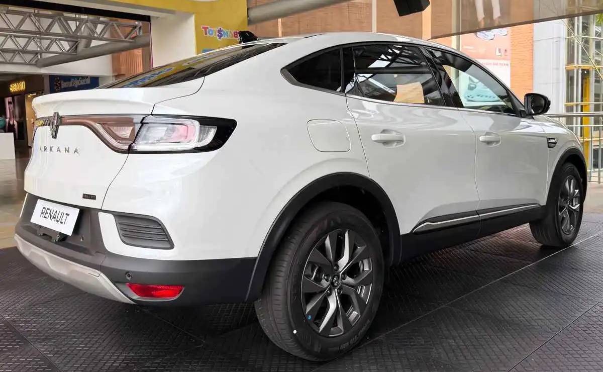 Renault Arkana Evolution trasera