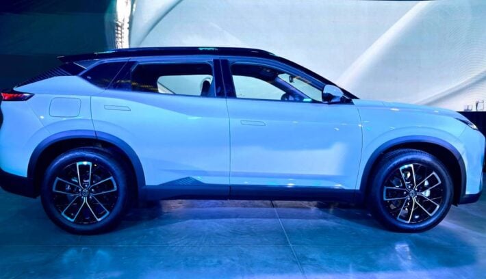 SUV Dongfeng L7 perfil