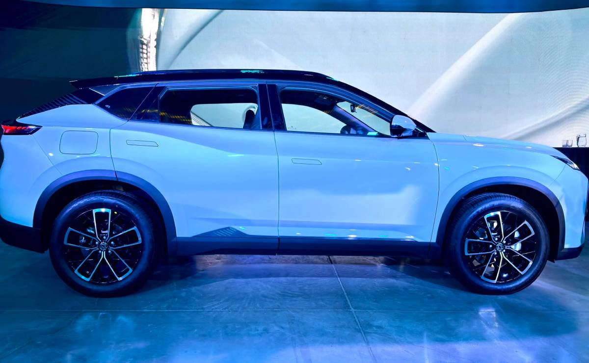 SUV Dongfeng L7 perfil