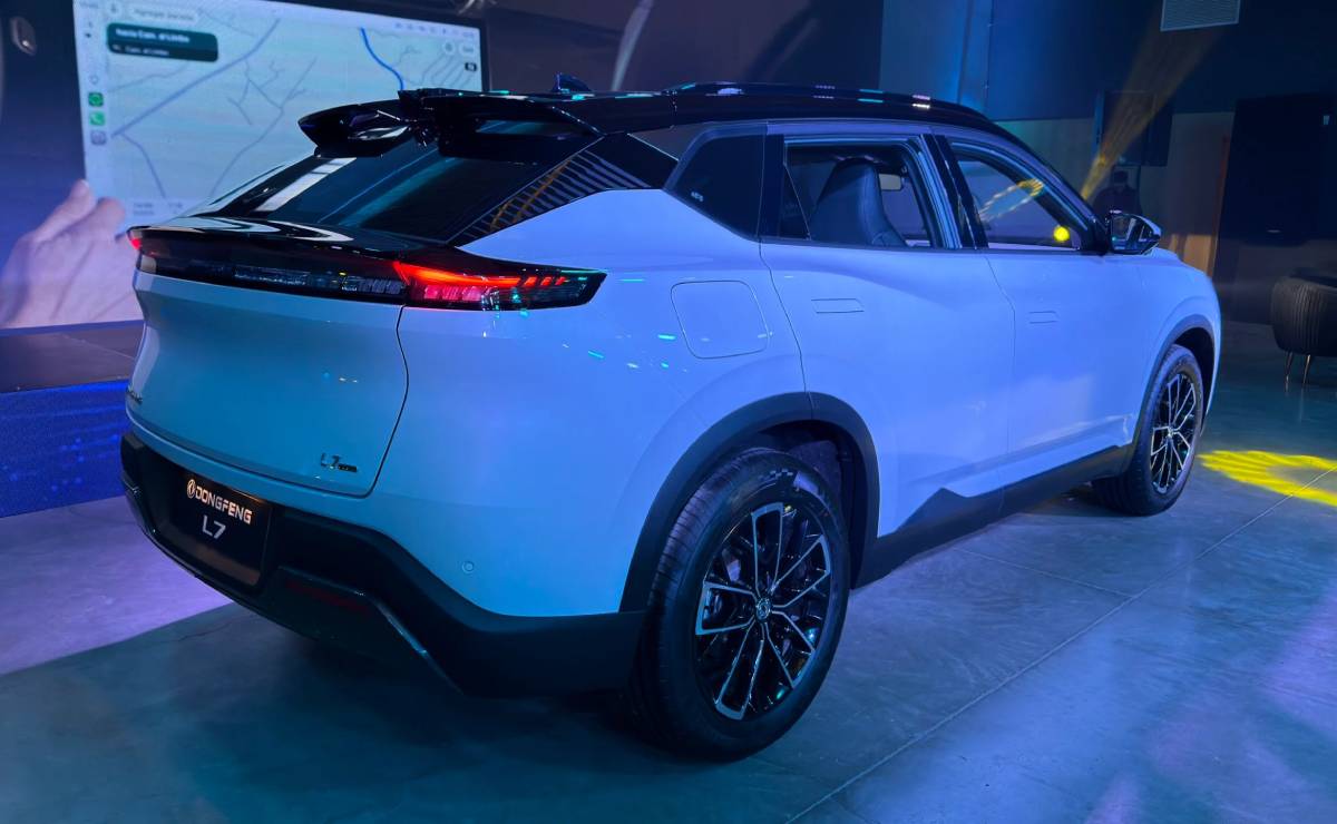 SUV Dongfeng L7 trasera