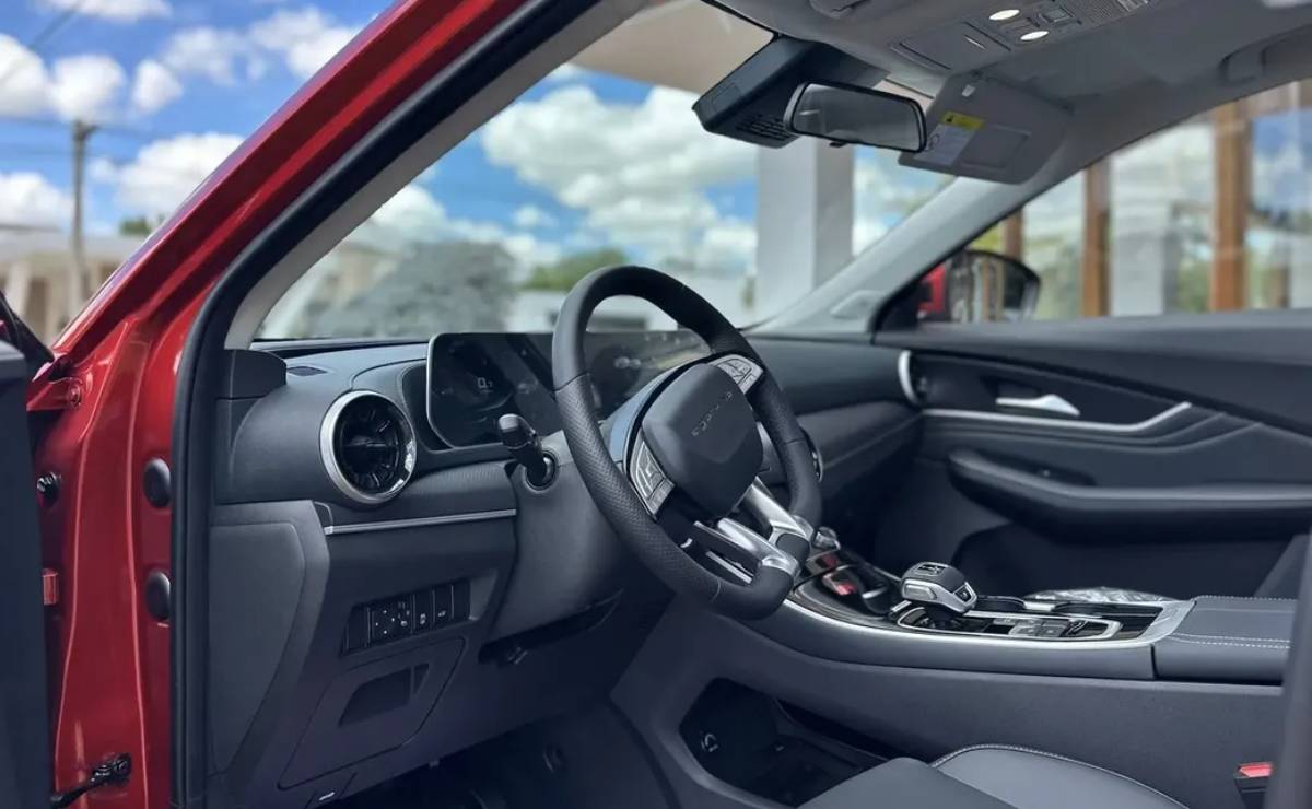 SUV Forthing T5 EVO interior 1