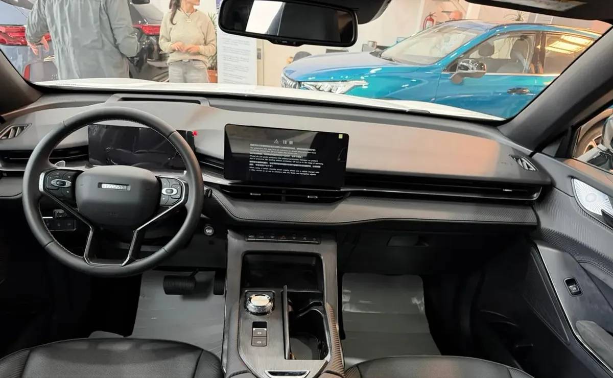 SUV Haval H6 GT interior 1
