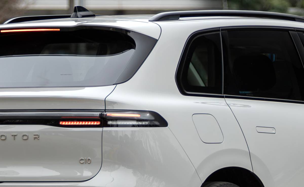 SUV Leapmotor C10 teaser