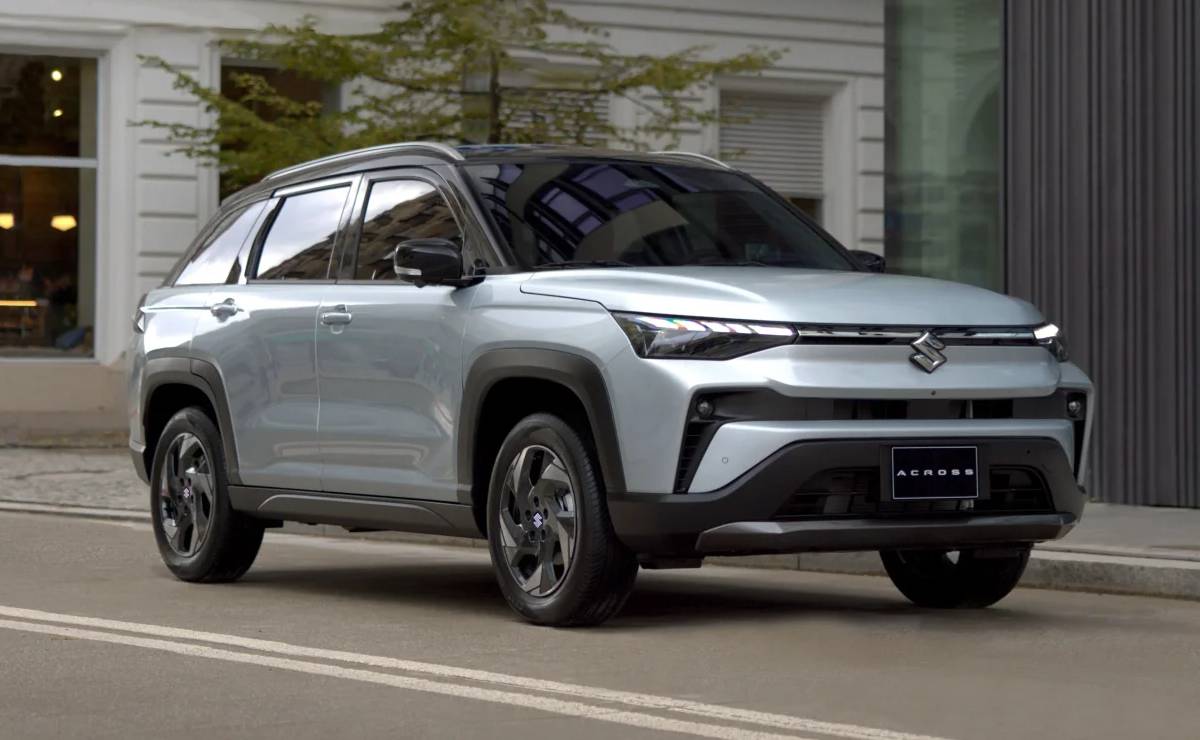SUV Suzuki Across frente