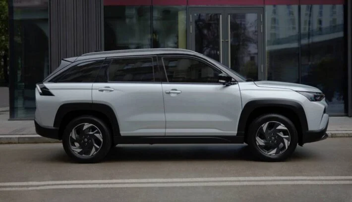 SUV Suzuki Across perfil