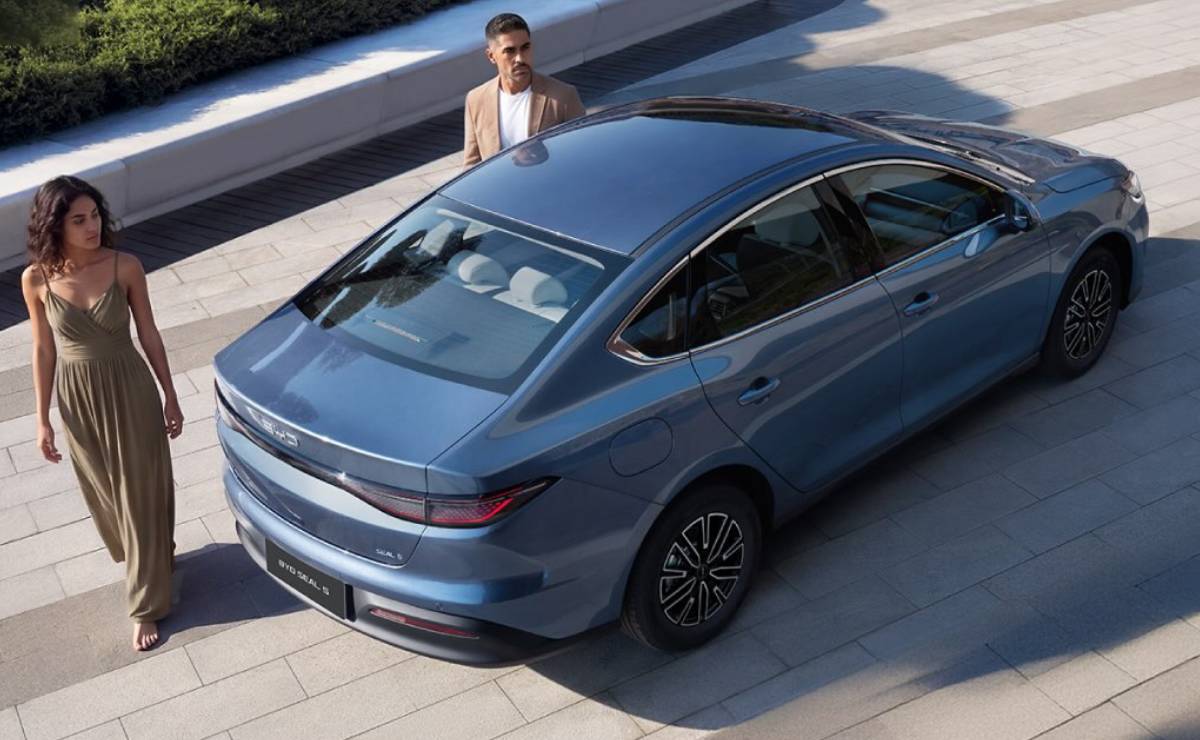 Sedan BYD Seal 5 DM i trasera