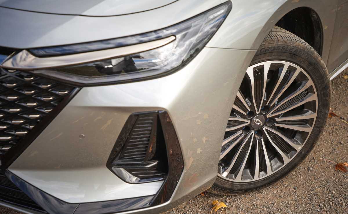 Chery Arrizo 8 vs. Toyota Corolla: El Sedán Chino que Desafía al Gigante Japonés