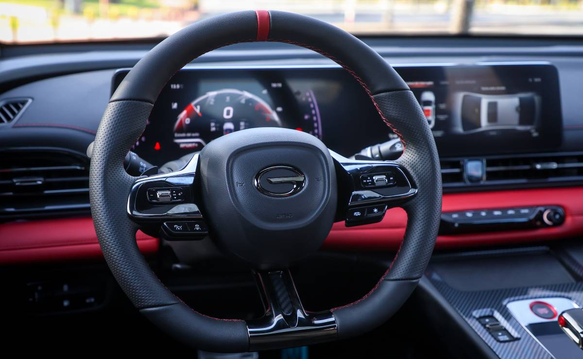 Sedan GAC Empow interior 1