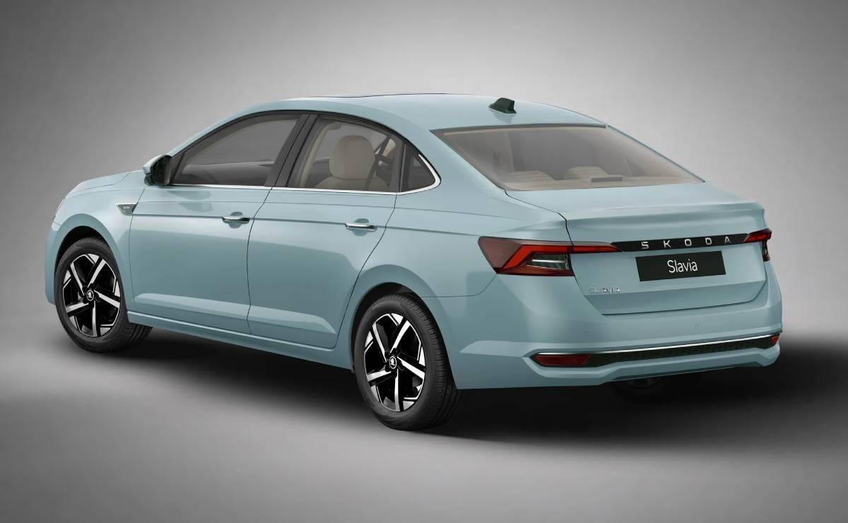 Sedan Skoda Slavia trasera