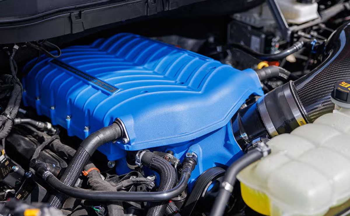 Cabina simple, motor V8 y más de 800 caballos: así es la nueva pick up deportiva que impacta con su diseño 5 Shelby F 150 Super Snake Sport