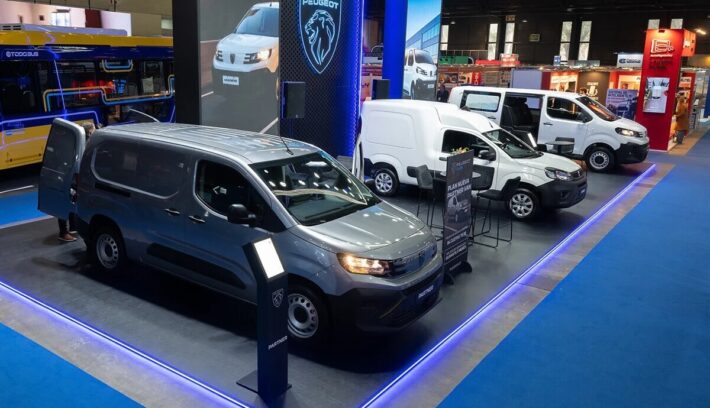 Stellantis, con Peugeot y Citroën, exhibe sus modelos