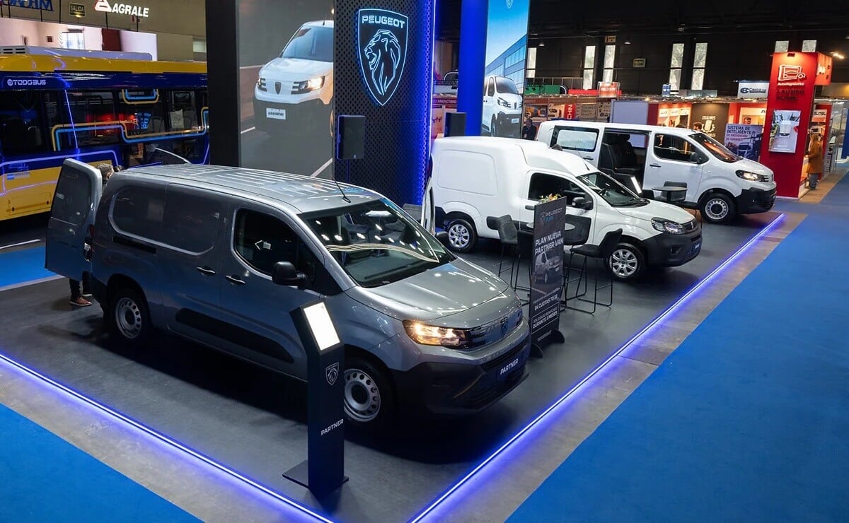 Continúa la ofensiva de utilitarios livianos de Stellantis en Expotransporte 2026 1 Stellantis, con Peugeot y Citroën, exhibe sus modelos