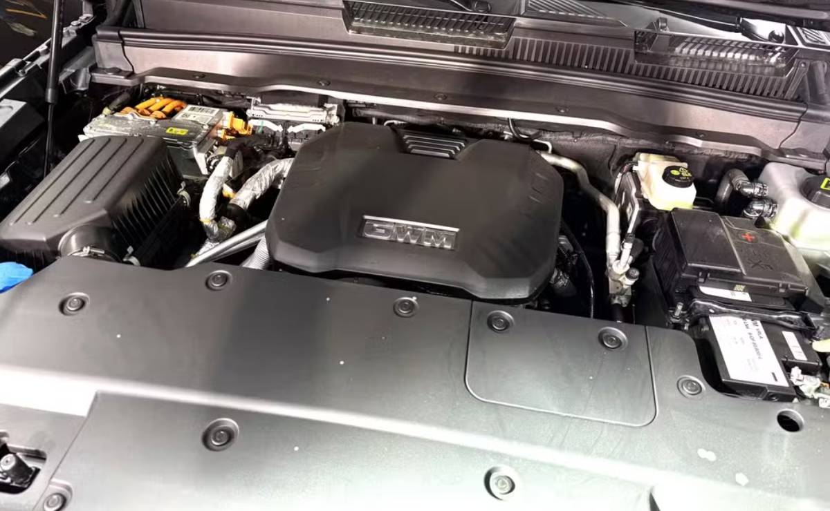 Llegó a la región un SUV híbrido enchufable de 421 CV que apunta al Toyota SW 4 Tank 400 SUV (1)