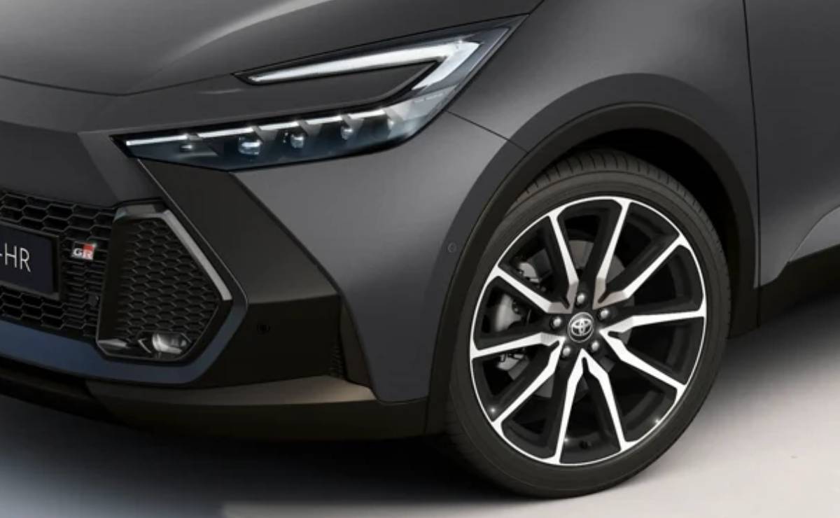 Toyota C HR 2027 teaser
