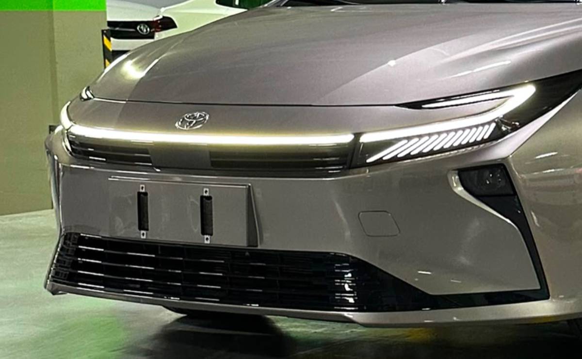 Toyota Corolla 2026 teaser 1