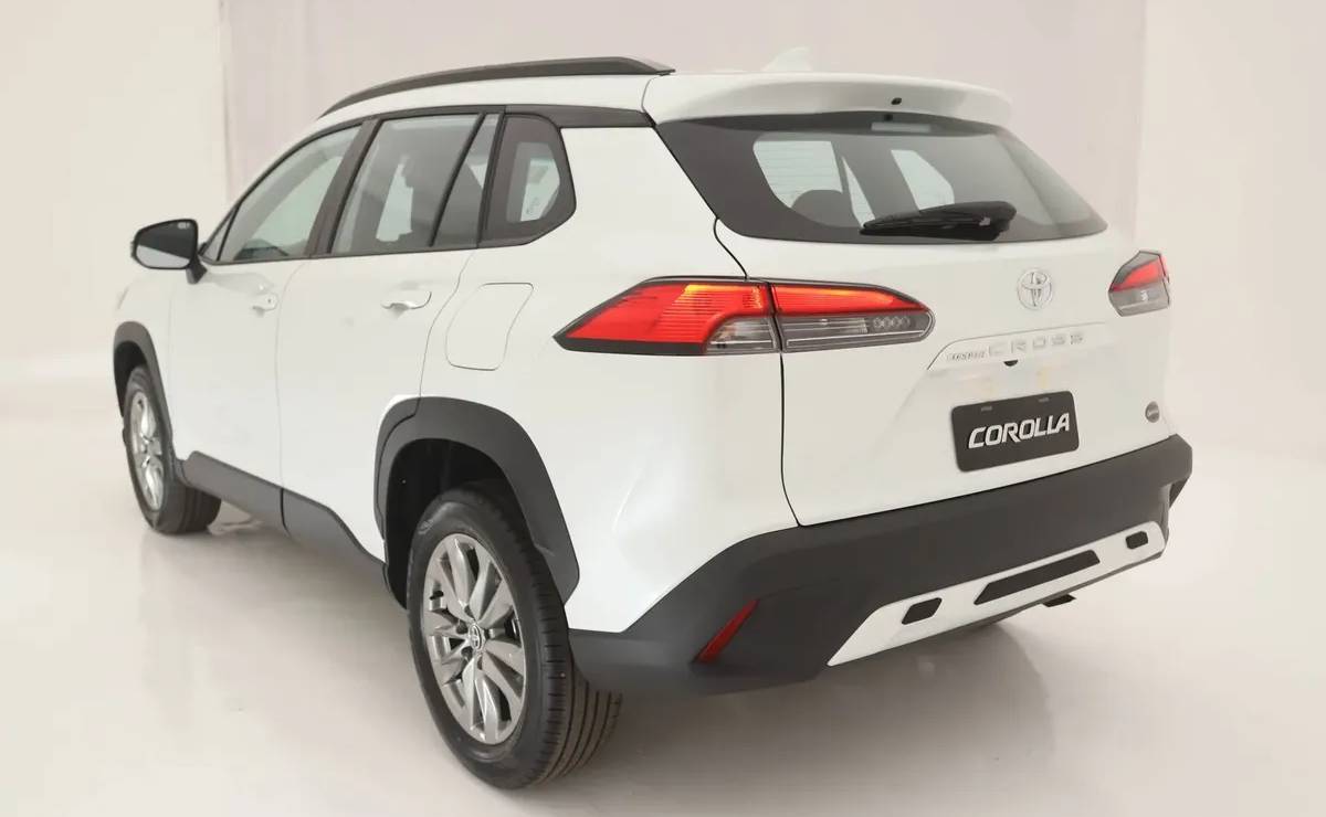 Toyota Corolla Cross XLI trasera 1