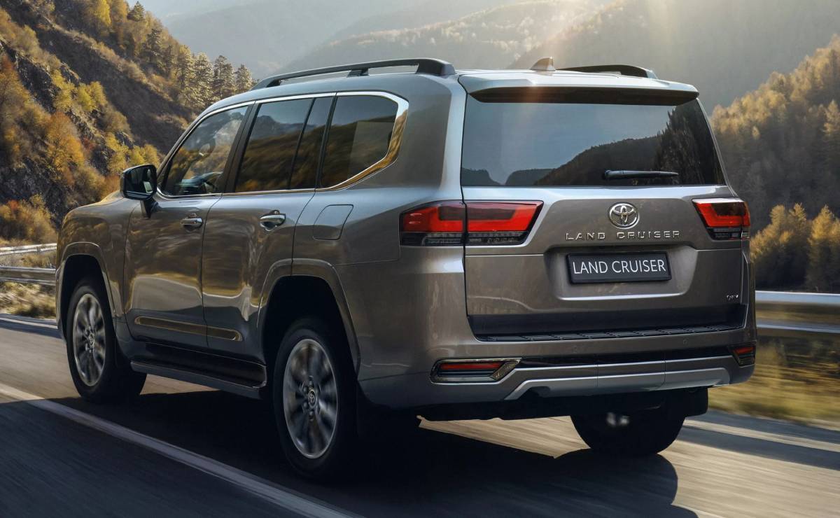 Toyota Land Cruiser 300 2027 trasera