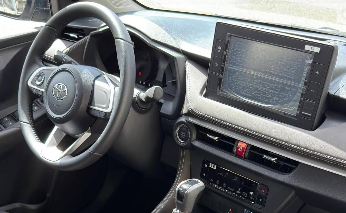 Más barato que Corolla: así es el sedán de Toyota que se vende en la región 7 Toyota Yaris sedan interior 2