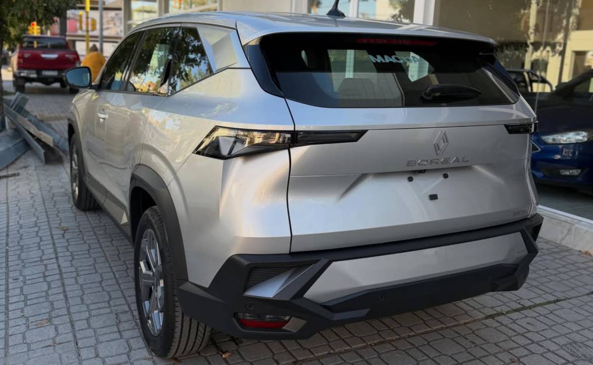 Renault bajó el precio del SUV que está por encima de Duster y compite con Toyota Corolla Cross 3 Un Renault Boreal