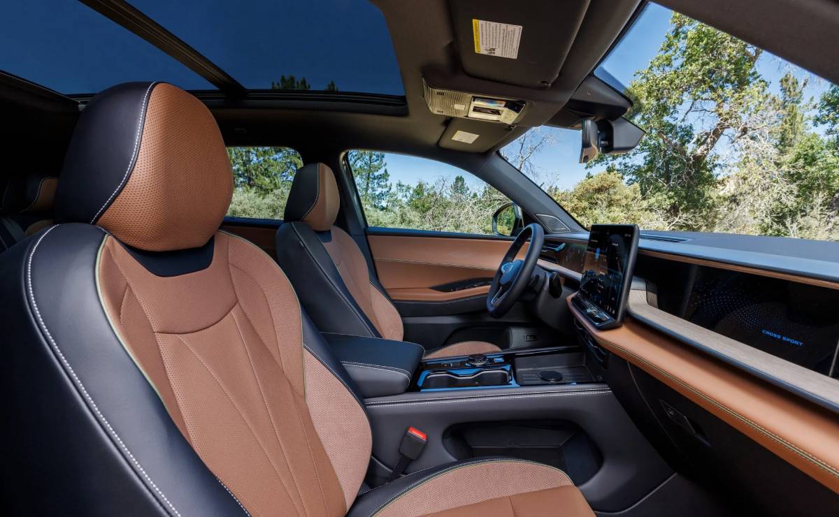 Volkswagen renovó su SUV de 282 CV: ahora tiene una pantalla de hasta 15 pulgadas 6 Volkswagen Atlas Cross Sport interior 1