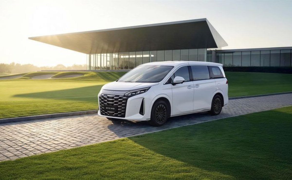 BYD no para: así será su nuevo monovolumen premium con 422 CV 2 byd m92