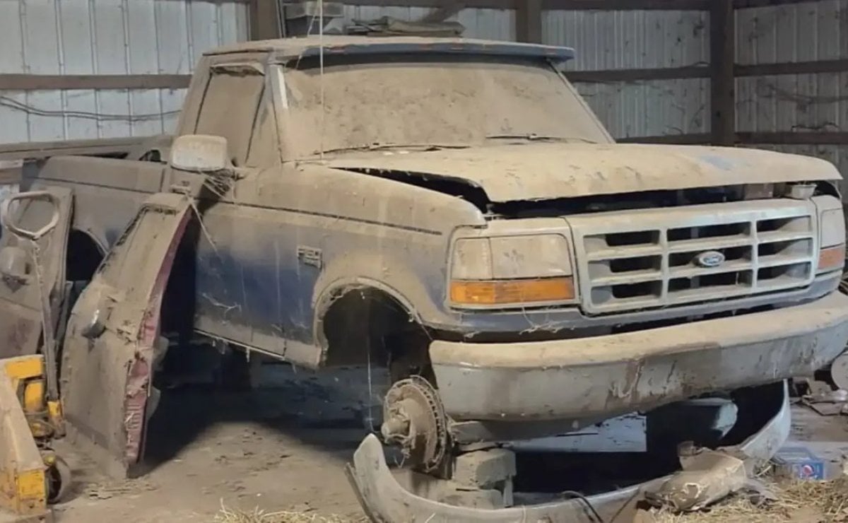 Ford F-150 1992: El Rescate Emocionante de una Pick-Up Olvidada por 27 Años