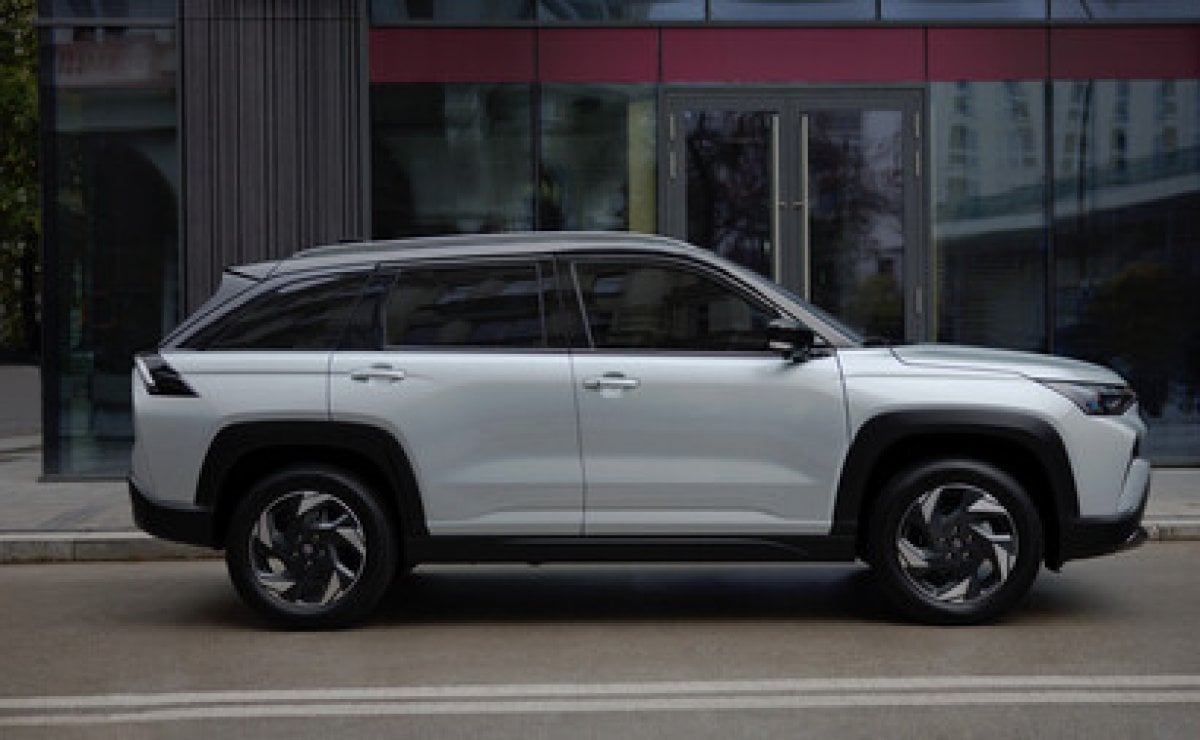 Suzuki Across SUV