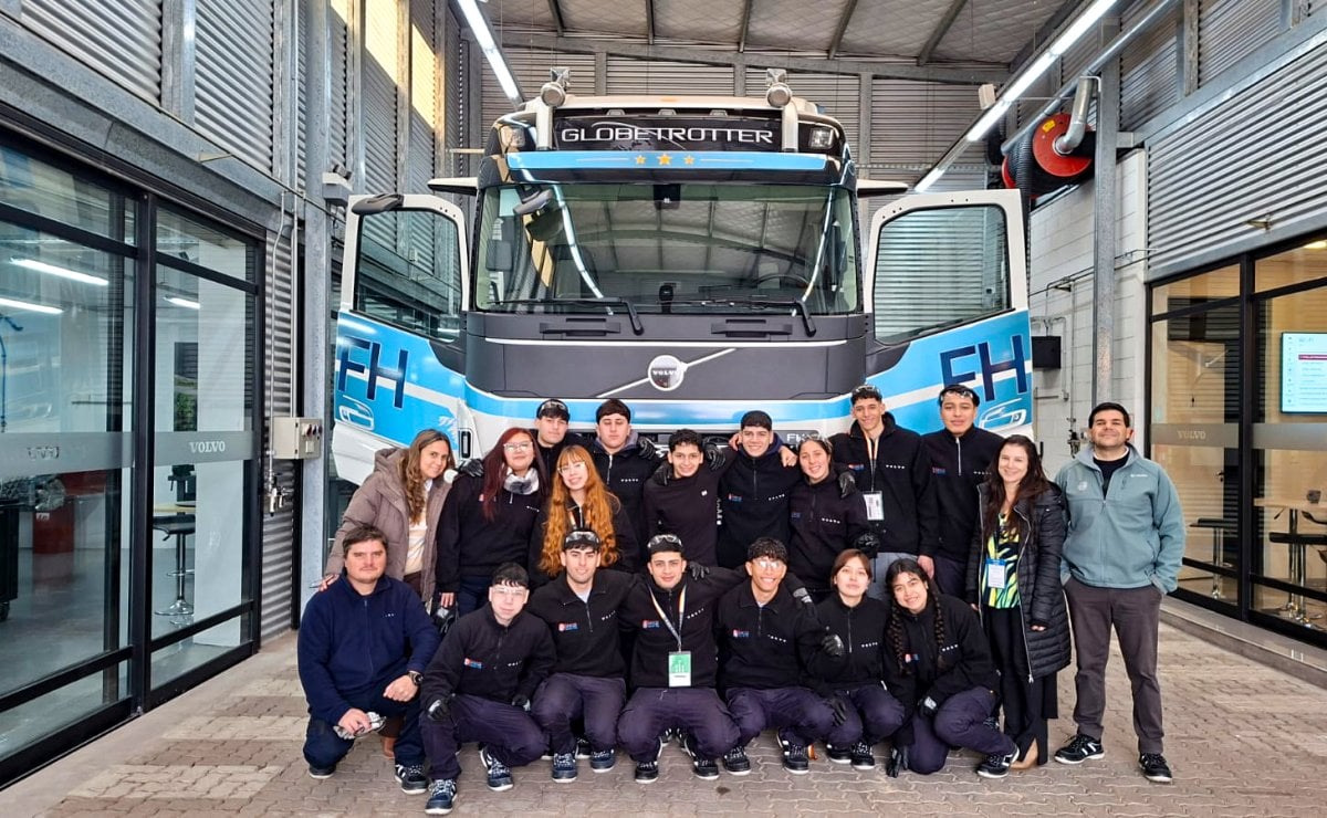 Volvo incorpora formación como operador de autoelevadores a la 11° edición de su programa para jóvenes de escuelas técnicas 1 Volvo Trucks da nuevo inicio a un programa de formación
