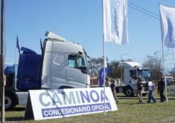Volvo y Caminoa presentaron dos camiones