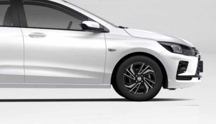 Chevrolet Onix Plus (1)