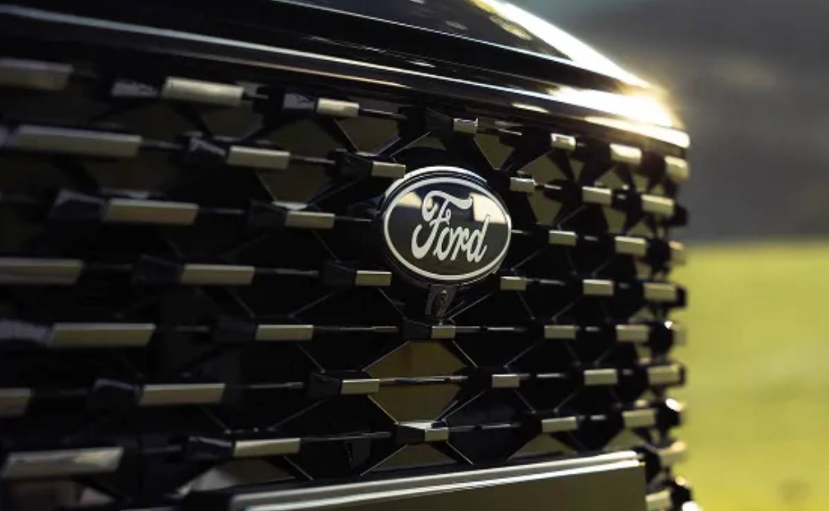 Ford Taurus 2026 teaser