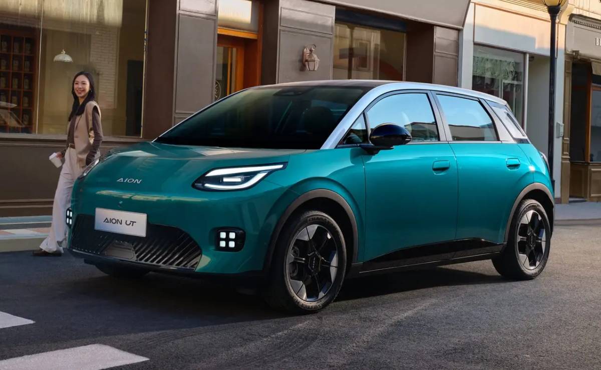 Hatchback GAC AION UT frente