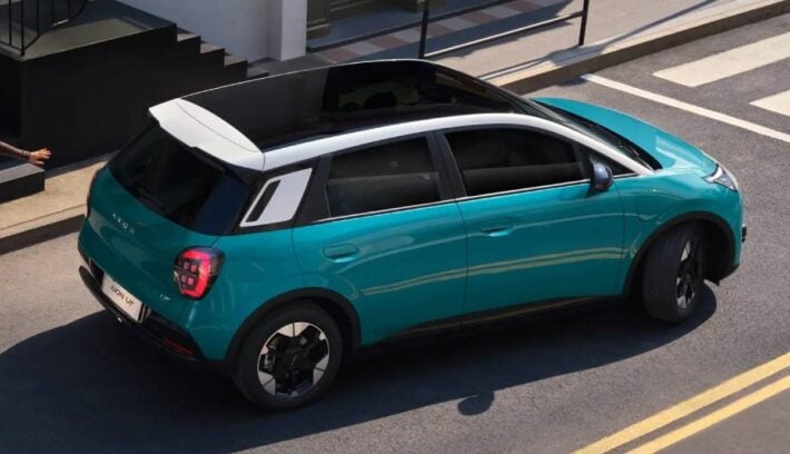 Hatchback GAC AION UT trasera