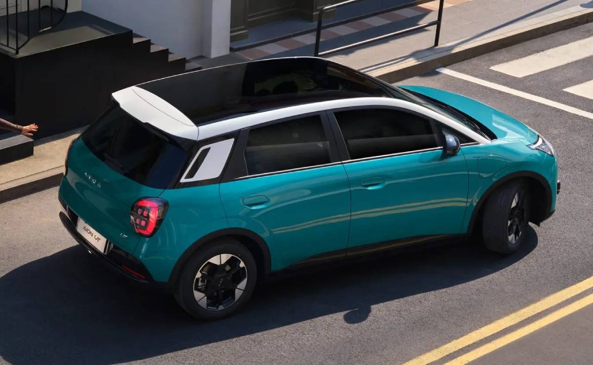 Hatchback GAC AION UT trasera
