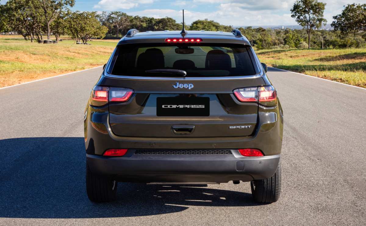 Jeep Compass: cuál es el precio de la versión más barata con motor turbo de 175 CV 3 Jeep Compass Sport 3