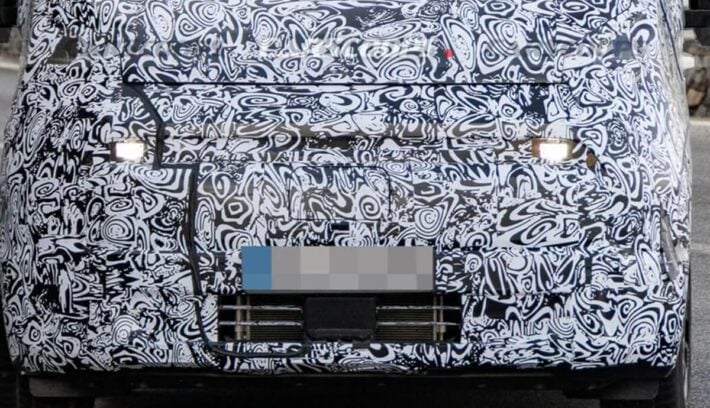 Kia presentó la nueva PV7, la van