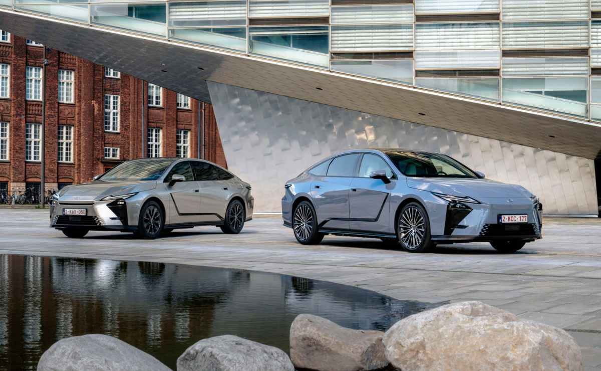 Lexus ES 2026 sedan 1