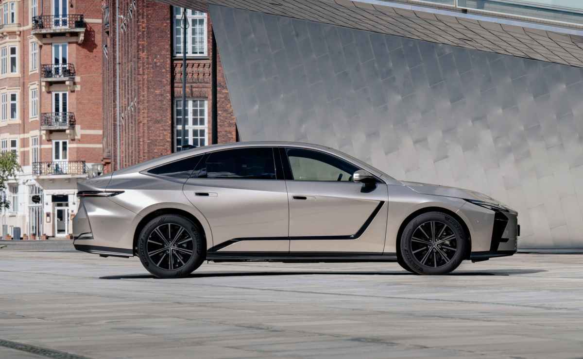 Lexus ES 2026 sedan (3)