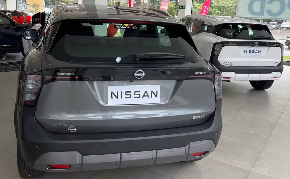 Nissan Kicks Advance trasera