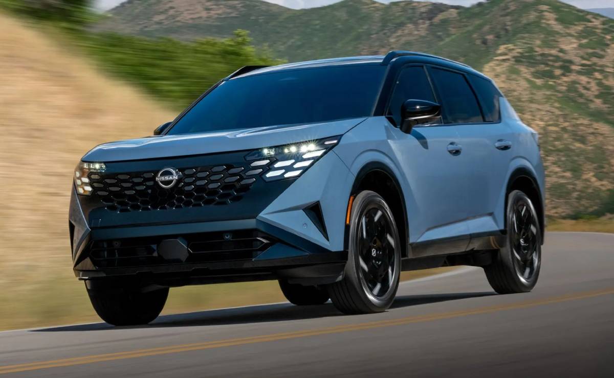 Nissan Rogue Hybrid 2027 accion 2