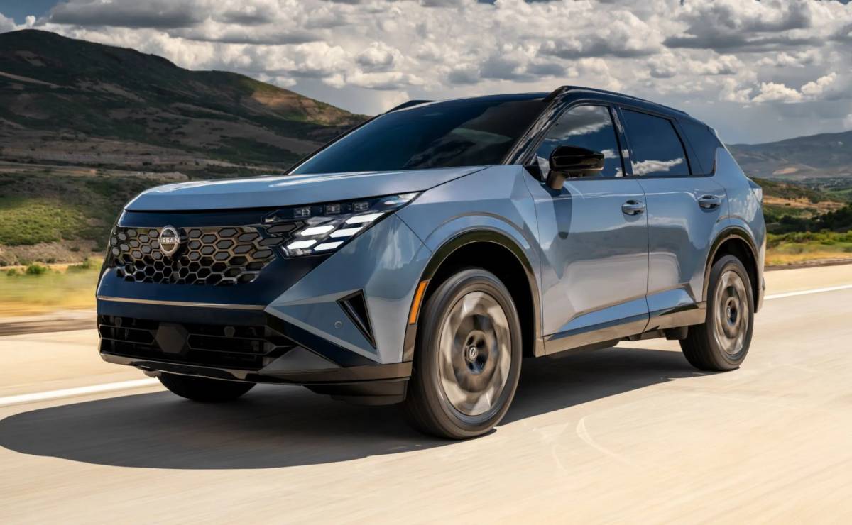 Nissan Rogue Hybrid 2027 accion