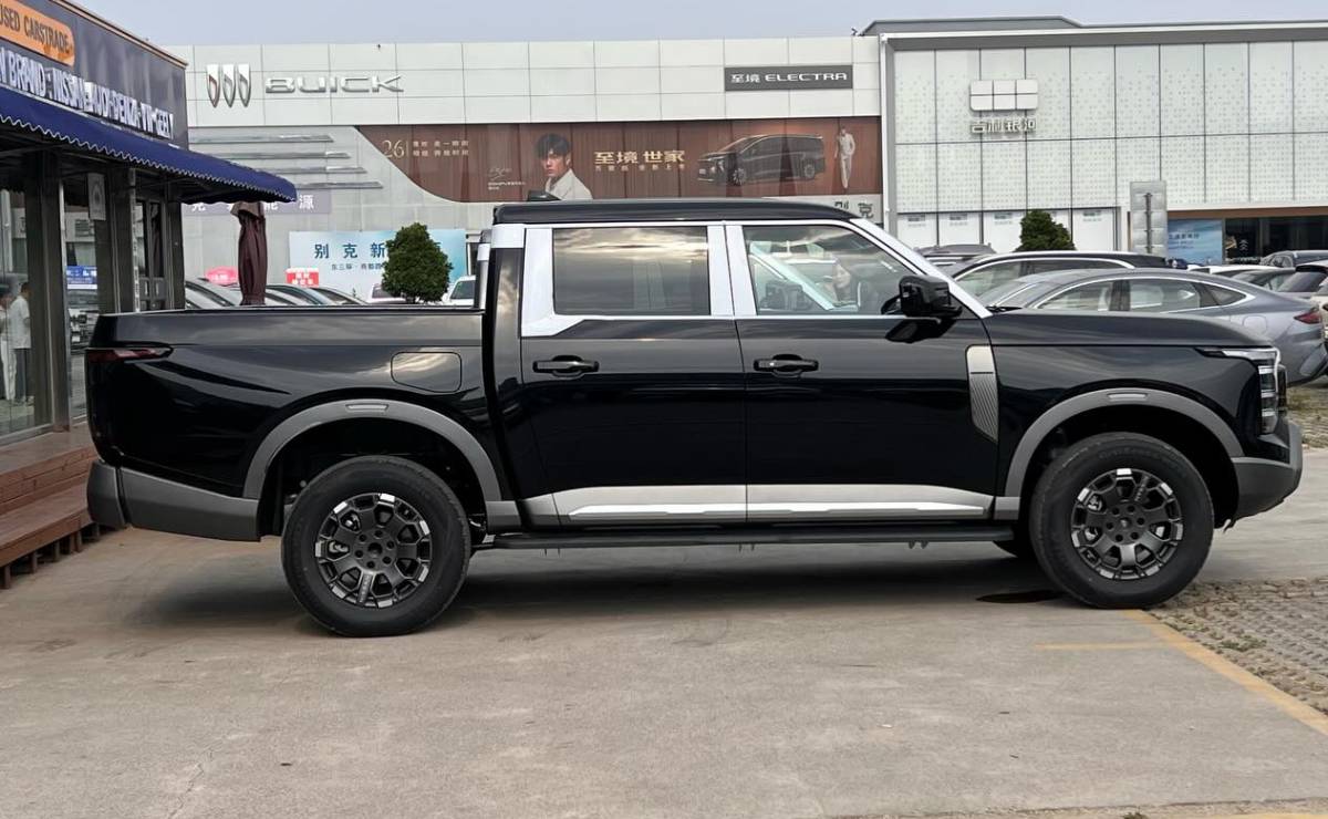 Nissan ya tiene lista la nueva Frontier para competir contra Toyota Hilux: 410 CV y mucho equipamiento 1 Nueva Nissan Frontier Pro perfil