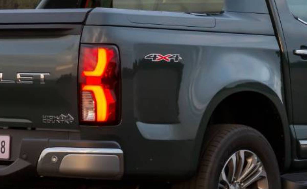 La pick up que cuesta casi 10 millones menos que una Toyota Hilux: tiene 207 CV y amplio equipamiento 1 Pick up Chevrolet S10 teaser