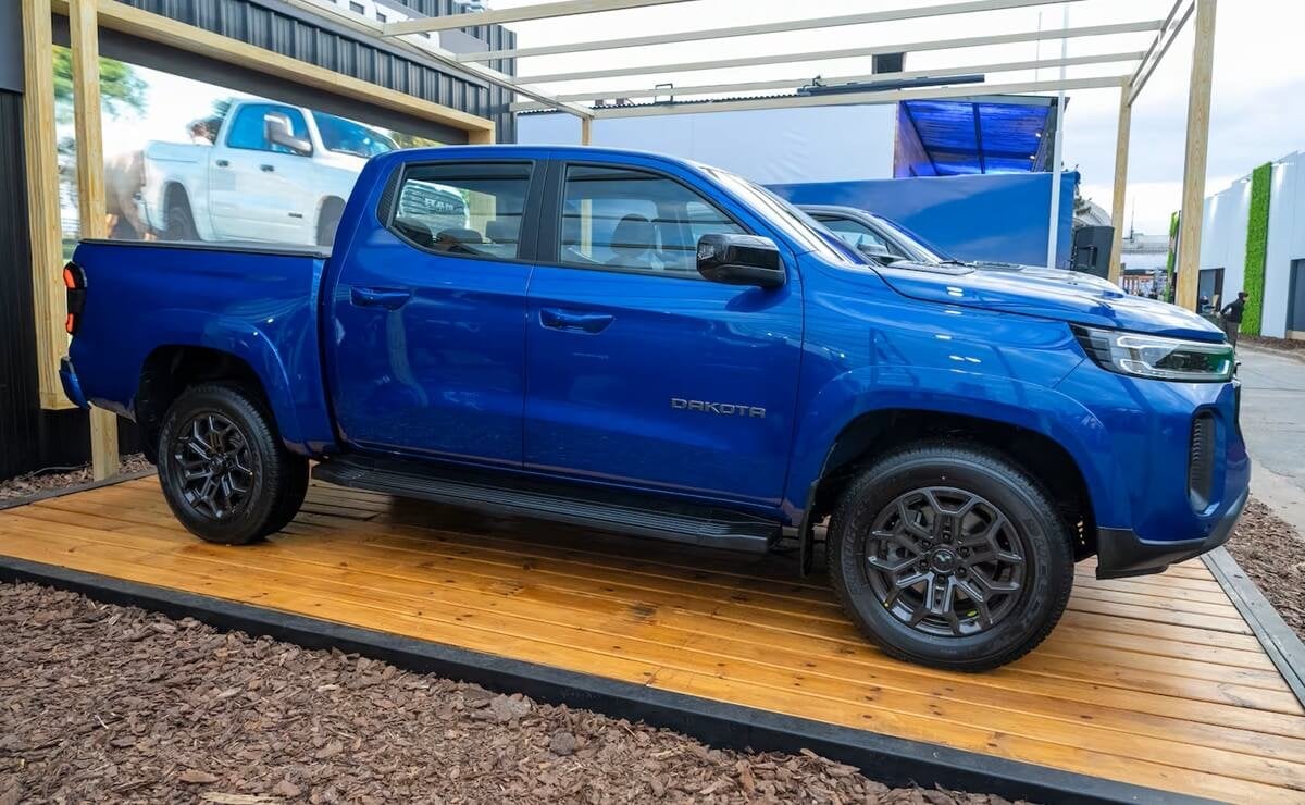 RAM Dakota
