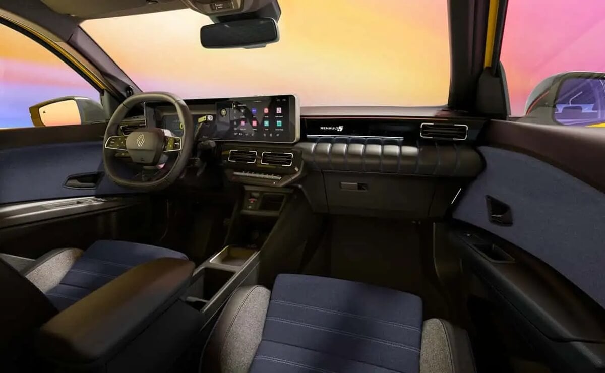 El renovado modelo de Renault para competir contra BYD Dolphin: más equipamiento y estos cambios 3 Renault 5 E Tech interior