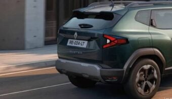 Renault Duster Hybrid E Tech trasera