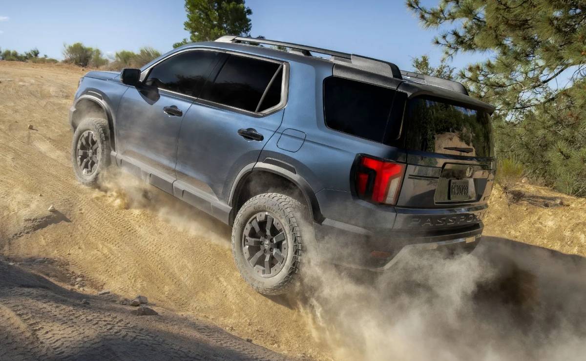 SUV Honda Passport TrailSport 2027 accion