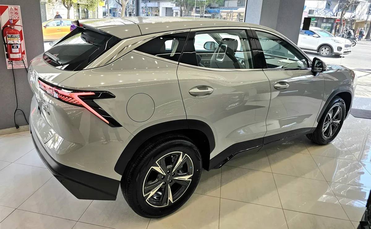 SUV Jetour Dashing 1.5T perfil