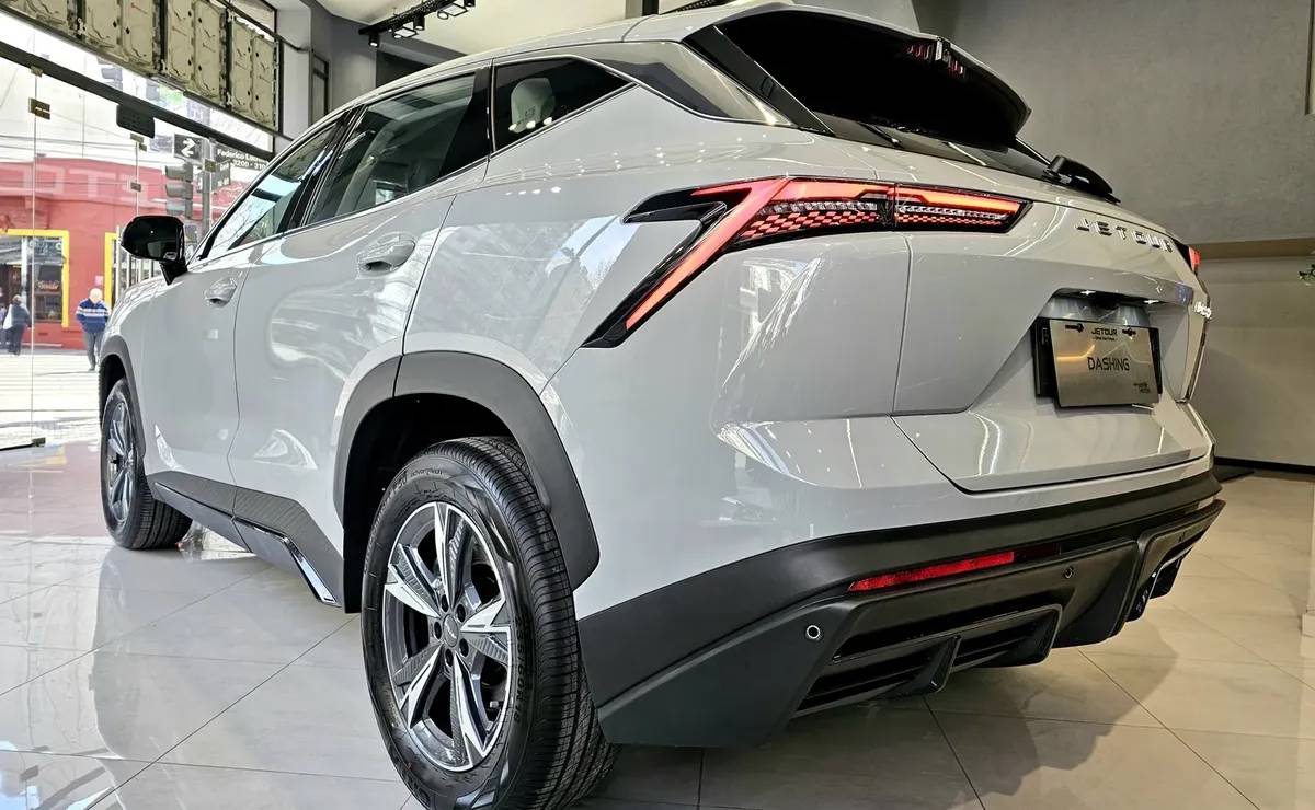 SUV Jetour Dashing 1.5T trasera