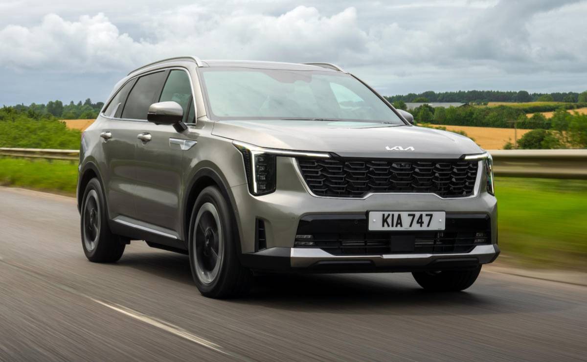 Se presentó un nuevo SUV de siete asientos con 199 CV y tracción integral: precio y versión 6 SUV KIA Sorento accion